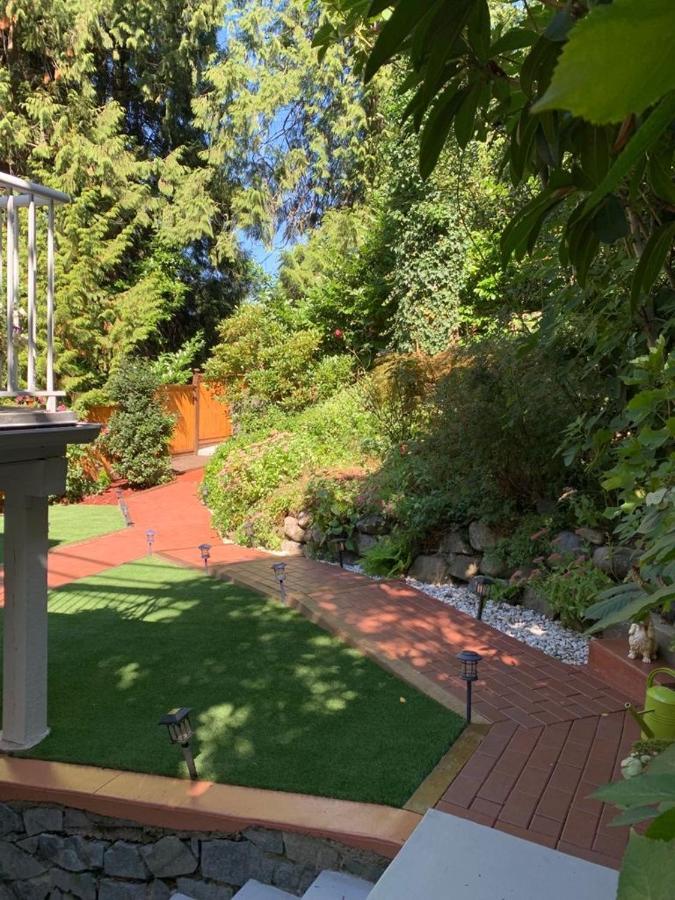 Beautiful Modern Suite North Vancouver Exterior photo